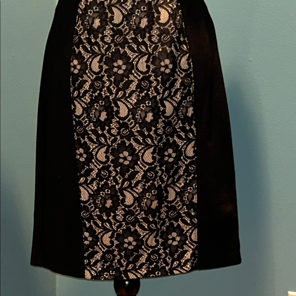 Katherine Barclay Elegant Black and Cream Lace Dress Size 10 - Picture 3 of 15